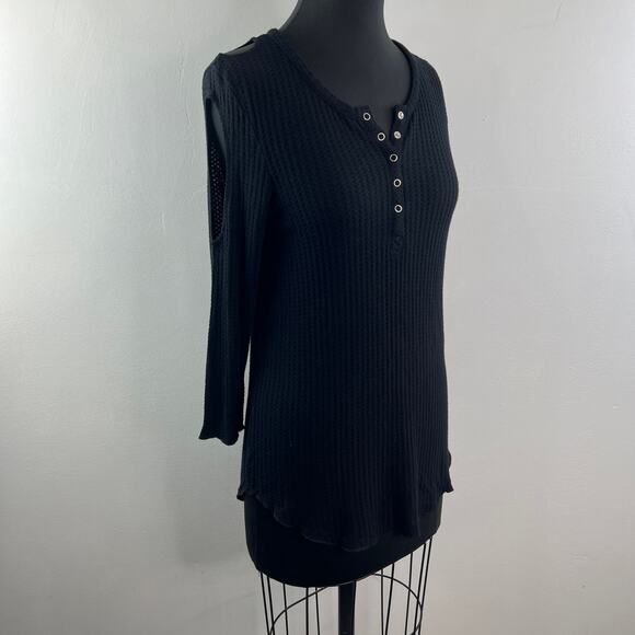 ChaSer True Black Top Henley Neck 3/4 Sleeve Double Cold Shoulder Sz Medium NEW - Picture 5 of 11